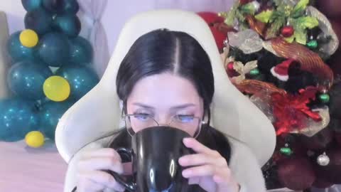 Im anna but you can call me as you want online show from December 9, 2024, 9:58 pm