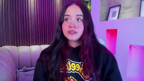 Ana online show from November 11, 2025, 4:01 am