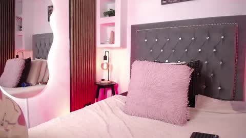 Ana Moon  online show from May 23, 2026, 4:29 am
