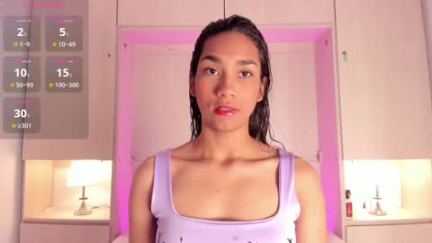 anaacollins_ online show from November 20, 2025, 11:32 am