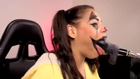 anabel alice gandara  online show from October 2, 2025, 10:44 am