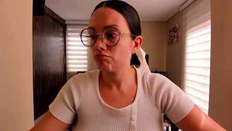 Snapshot of anabel_25 chatting on February 6, 2026, 3:37 pm Anabel online show from February 6, 2026, 3:37 pm