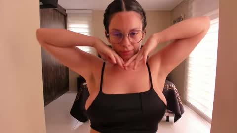 Snapshot of anabel_25 chatting on February 27, 2026, 5:02 pm Anabel online show from February 27, 2026, 5:02 pm