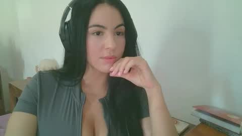anabelenogueira1 online show from May 28, 2026, 5:43 pm