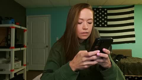 Snapshot of anabelleleigh chatting on December 4, 2024, 1:31 pm Anabelleleigh online show from December 4, 2024, 1:31 pm