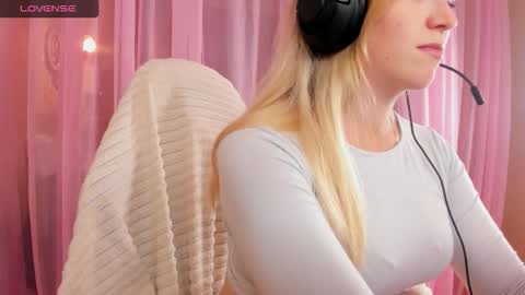 AnabelMelody online show from October 12, 2025, 6:07 pm