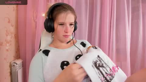 AnabelMelody online show from October 27, 2025, 6:23 pm