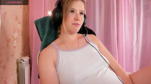 AnabelMelody online show from November 1, 2025, 5:59 pm