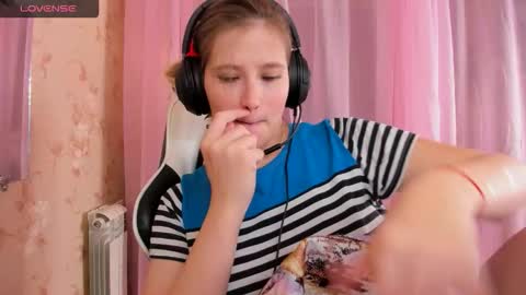 AnabelMelody online show from November 6, 2025, 6:31 pm