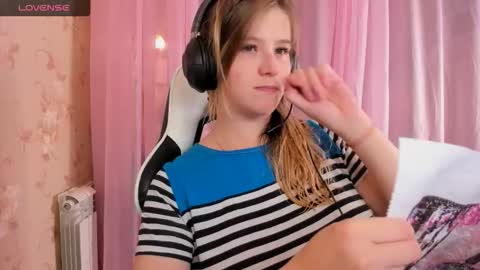 AnabelMelody online show from November 9, 2025, 6:17 pm