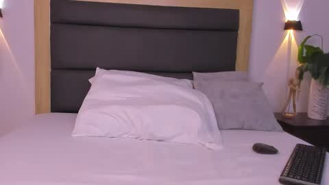 Snapshot of anagil_ chatting on November 18, 2025, 7:07 pm A N A online show from November 18, 2025, 7:07 pm