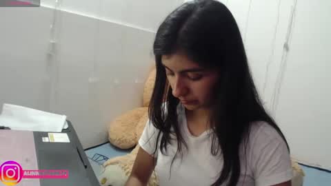 Snapshot of anahibrowns95 chatting on February 18, 2025, 10:03 pm Anahi Browns online show from February 18, 2025, 10:03 pm