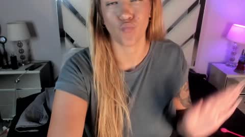 Snapshot of anahii_jones chatting on February 12, 2025, 2:14 am Anah Jones online show from February 12, 2025, 2:14 am