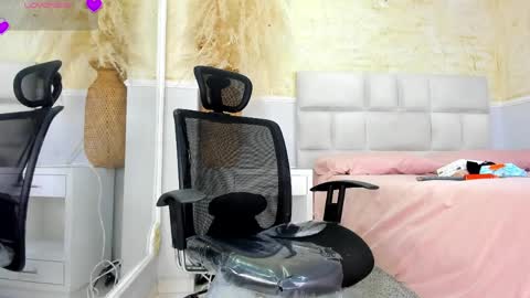 Im Sara  online show from April 9, 2026, 3:39 am