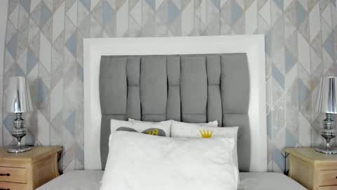   online show from November 11, 2025, 11:32 am