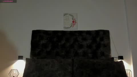 ..a n a i s  c o o p e r .. online show from April 6, 2026, 3:37 am