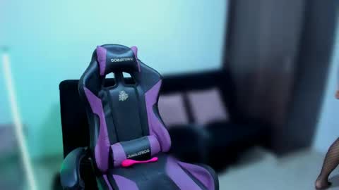      help me to get 100 thumps up  online show from December 21, 2024, 11:34 pm