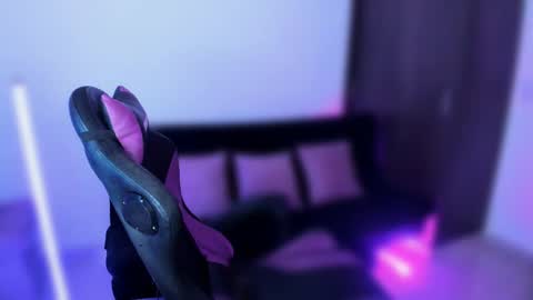      help me to get 100 thumps up  online show from January 5, 2025, 1:45 am