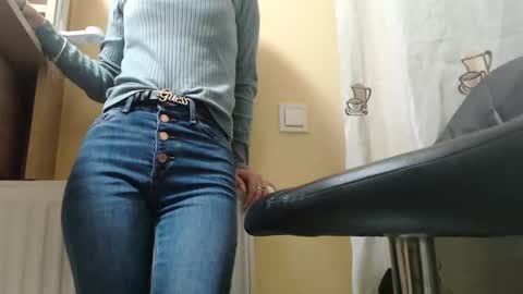 Snapshot of analove200 chatting on December 4, 2024, 2:48 pm analove200 online show from December 4, 2024, 2:48 pm