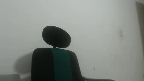 Snapshot of analy_hot chatting on October 8, 2025, 12:14 pm analy_hot online show from October 8, 2025, 12:14 pm