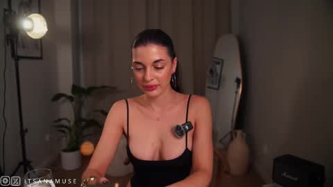 Ana online show from October 5, 2025, 8:40 pm