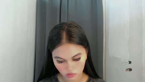 Snapshot of anaruru_ chatting on July 1, 2026, 1:24 pm ANA online show from July 1, 2026, 1:24 pm