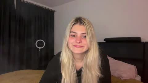 Snapshot of anasova chatting on November 5, 2025, 7:36 pm Ana online show from November 5, 2025, 7:36 pm