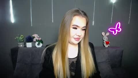 anastacyyellig online show from April 22, 2026, 8:10 pm