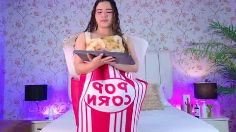 Mia online show from October 16, 2025, 12:17 pm