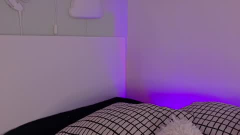 Kendra  online show from July 6, 2026, 9:06 am