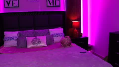anaysobsessionxo online show from June 11, 2026, 1:05 am