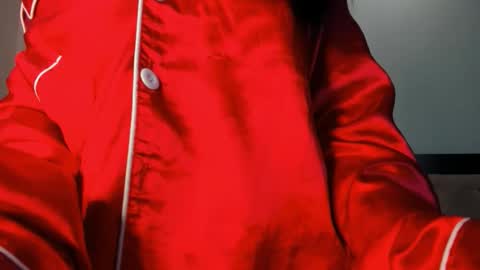 Layla online show from February 18, 2026, 11:01 pm