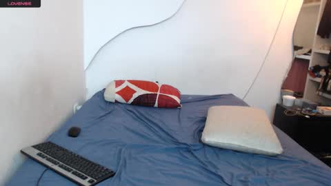 andr720413838 online show from December 2, 2025, 8:15 pm