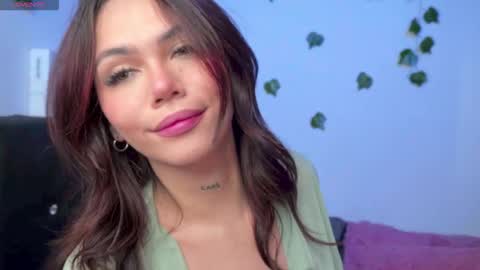 Snapshot of andra_rosse chatting on February 12, 2026, 9:43 pm Andra de la Rosse online show from February 12, 2026, 9:43 pm