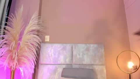 Andra Cyrus online show from May 27, 2026, 1:57 am