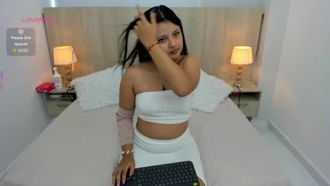 Andrea Caicedo online show from October 3, 2025, 7:33 pm