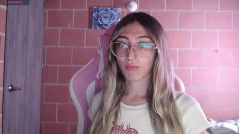 Snapshot of andrea_camila chatting on October 28, 2025, 2:20 pm Andrea online show from October 28, 2025, 2:20 pm