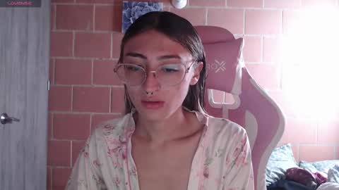 Snapshot of andrea_camila chatting on November 10, 2025, 1:32 pm Andrea online show from November 10, 2025, 1:32 pm