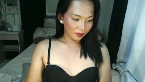 Snapshot of andrea_grande chatting on November 17, 2025, 12:27 am yanie online show from November 17, 2025, 12:27 am