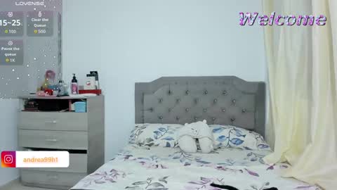 Snapshot of andrea_hillss2 chatting on September 18, 2025, 11:40 pm ANDREA online show from September 18, 2025, 11:40 pm