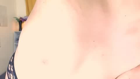 Snapshot of andrea_hot_cummer chatting on April 21, 2026, 12:00 pm dreaa online show from April 21, 2026, 12:00 pm