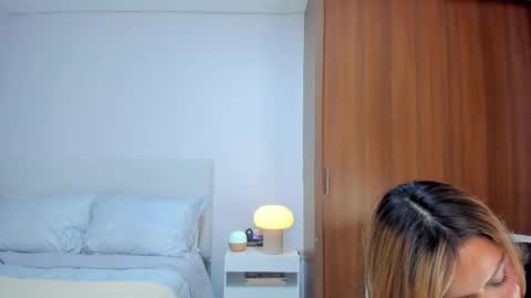 Snapshot of andrea_martini_ chatting on November 6, 2025, 1:17 am andrea online show from November 6, 2025, 1:17 am