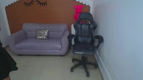 Andrea online show from March 6, 2025, 7:43 pm