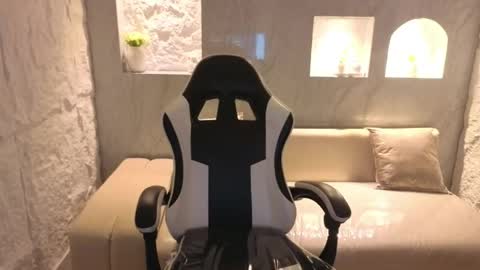 andrea_tx online show from April 18, 2026, 7:51 pm