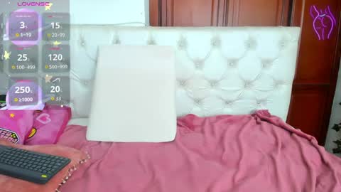 Naomi Andrea Daviss online show from May 20, 2026, 2:34 pm