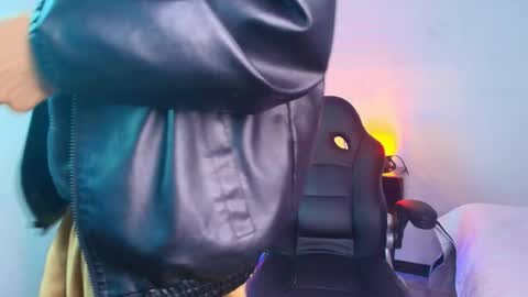 andreew_style_ online show from March 23, 2026, 6:56 pm