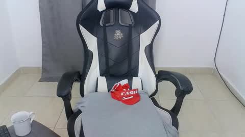 andres180950734 online show from October 11, 2025, 9:52 am