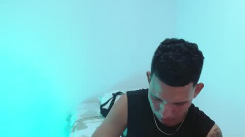 andres200329 online show from May 22, 2026, 5:14 am