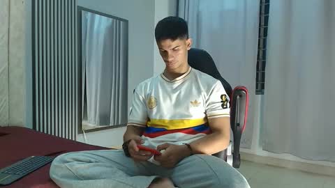 andres_stud online show from September 29, 2025, 4:28 am