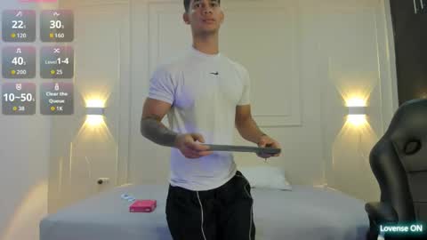 andres_stud online show from May 19, 2026, 3:57 am